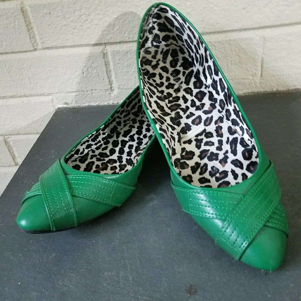 Kelly Green Flats Slip-ons Shoes Size 10